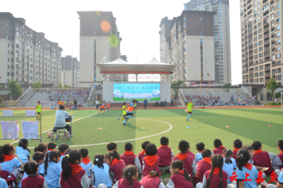 全國文明校園嘉魚縣實(shí)驗(yàn)小學(xué) 墻磚生長文明年輪，書頁搖曳童真季風(fēng)